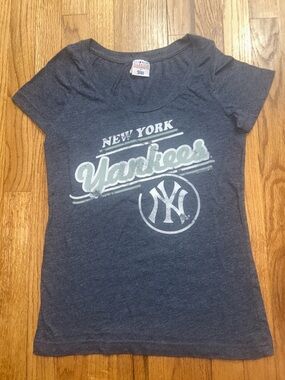 Womens New York Yankees Vintage Genuine Merchandise Tshirt